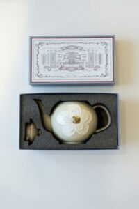 LS LUXURIOUS AURELIA TEA POT- BEIGE With Gift Box 1150ml b1bd3761 c35f 473c ad11 126a0bf2ae44